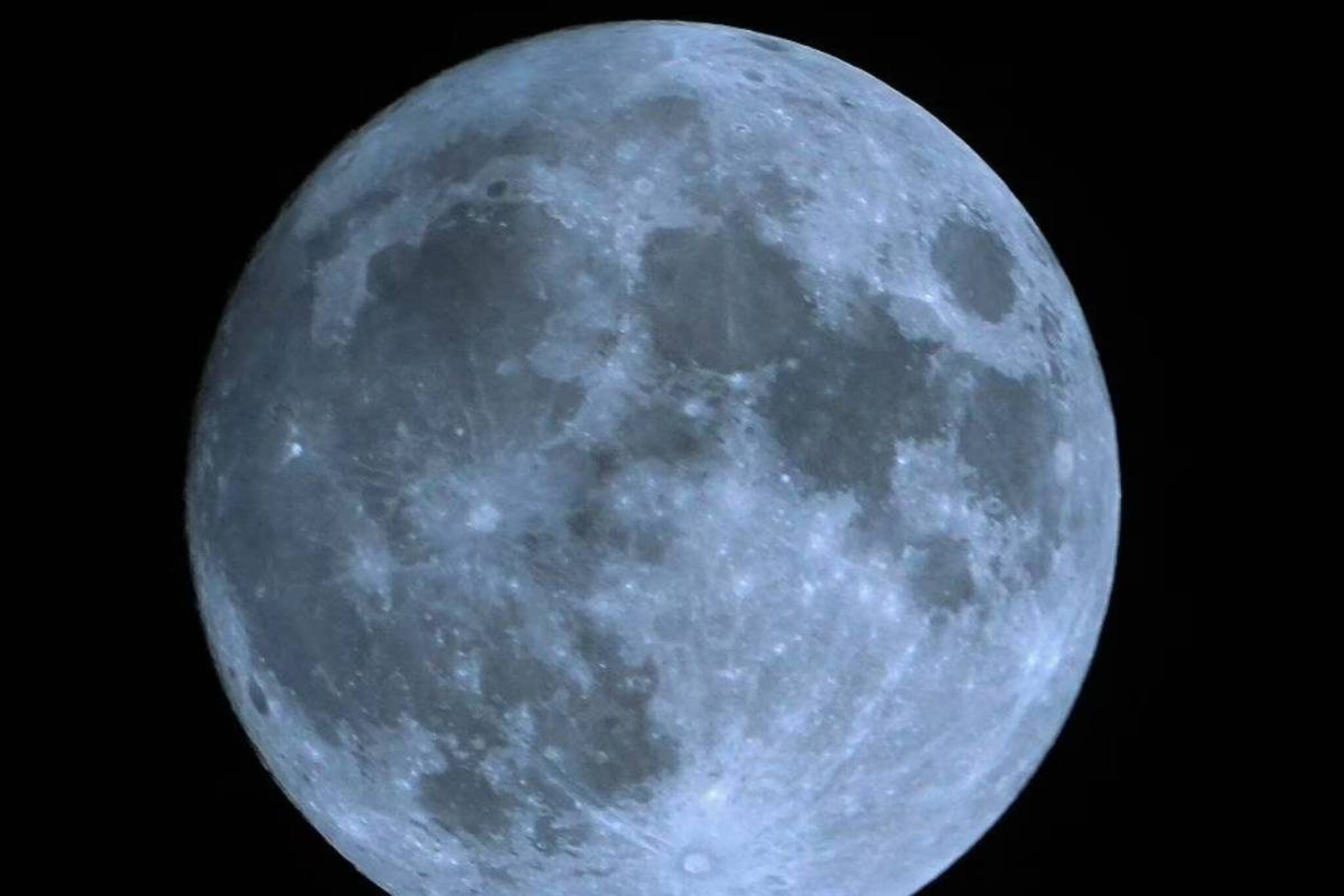 সবার নজর চাঁদে কেন! সেখানে লুকিয়ে গভীরে কোন রহস্য, জানেন কি