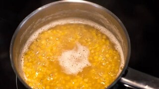 ডাল সেদ্ধ করার সময় উপরে একটা সাদা স্তর ভেসে ওঠে