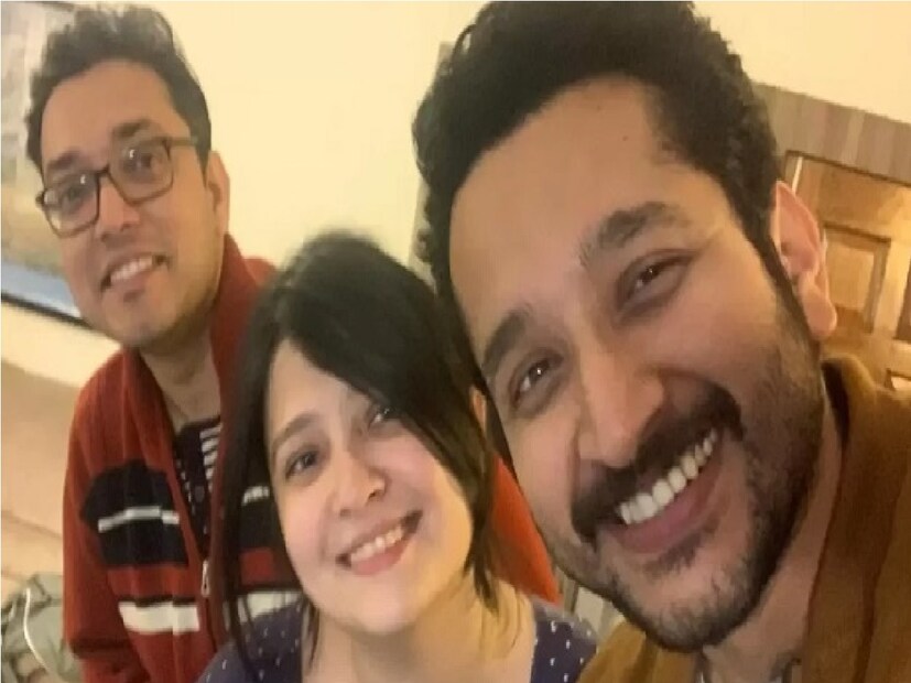 এবার অনুপম এবং প্রস্মিতার বিয়ের সময়ে অনেকের বক্তব্য, কেন পরম-পিয়াকে কটাক্ষ করা হল, অনুপমও তো প্রেম করছিলেন, কে আর কটা বিয়ে করবে ইত্যাদি।