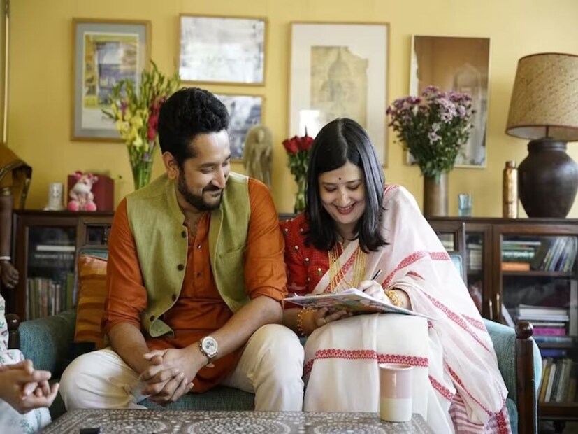 পরমব্রত-পিয়ার বিয়ের খবর চাউর হতেই চারদিকে কটাক্ষ এবং সমালোচনার ঝড় ওঠে। সোশ্যাল মিডিয়ায় মিমের ছড়াছড়ি। তা নিয়ে কি চিন্তিত ছিলেন বর-কনে?