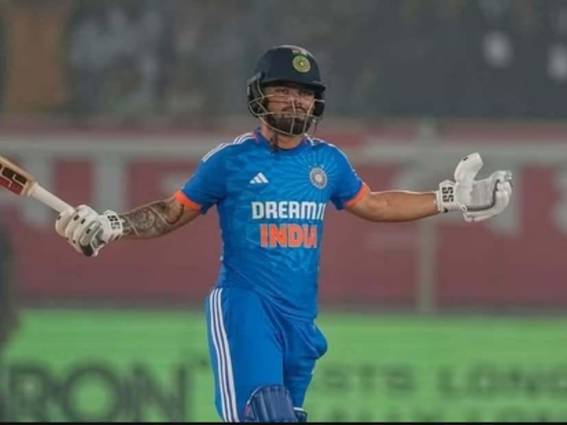 রিঙ্কুর ঠান্ডা মাথা দেখে এমএস ধোনির কথা মনে পড়ে যায় বলে জানিয়েছেন সূর্যকুমার যাদব। করুণ নায়ারও রিঙ্কু সিংকে পরবর্তী এমএস ধোনি বলে আখ্যা দিয়েছেন। তবে এসবে কান না দিয়ে নিজের পরিশ্রম চালিয়ে যেতে চান রিঙ্কু সিং।