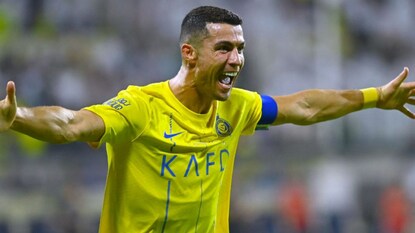 মাঝমাঠ থেকে অবিশ্বাস্য় গোল রোনাল্ডোর মাঝমাঠ থেকে অবিশ্বাস্য় গোল রোনাল্ডোর