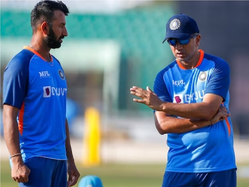 অস্ট্রেলিয়া বিরুদ্ধে বিশ্বকাপের ফাইনালে হেরেছে টিম ইন্ডিয়া৷ এই টুর্নামেন্ট শেষের সঙ্গে সঙ্গেই রাহুল দ্রাবিড়ের সঙ্গে চুক্তি শেষ হয়ে গেছে৷ রোহিতের অধিনায়কত্ব এবং দ্রাবিড়ের কোচিংয়ে ভারত ফাইনাল পর্যন্ত পৌঁছেছিল৷ পাশাপাশি ফাইনালের আগে পর্যন্ত টিম ইন্ডিয়া অপরাজিত ছিল৷ খেতাব জিততে না পারার আক্ষেপ তার মধ্যে চিরকাল থাকবে৷
