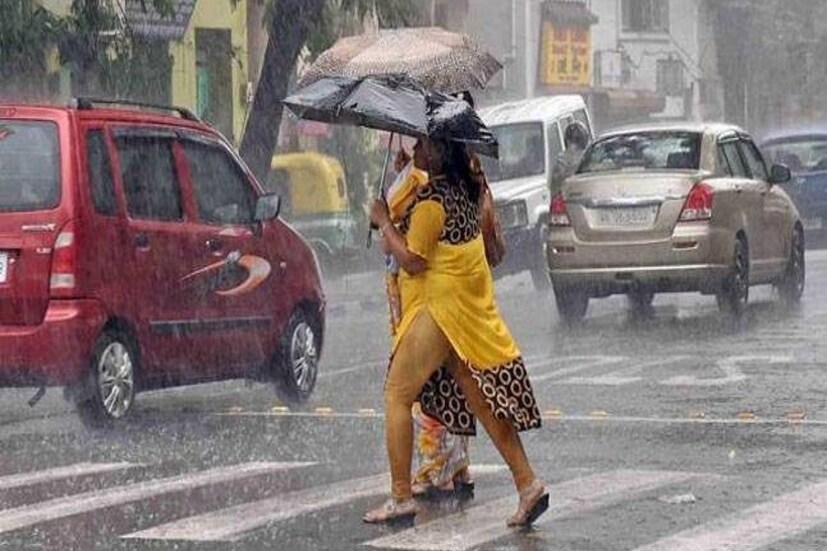 শুক্রবার সকাল থেকেই দমকা বাতাস বইতে শুরু করেছে ৷ ঘণ্টায় ৫০ কিমি বেগে ঝড় বইতে পারে ৷ কালো আকাশ মেঘে ঢেকে গিয়েছে ৷ প্রতীকী ছবি ৷