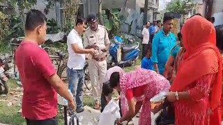 গ্রাহকদের কাছে সামগ্রী কিনে নিচ্ছেন রেশন ডিলারই! গ্রাহকদের কাছে সামগ্রী কিনে নিচ্ছেন রেশন ডিলারই!