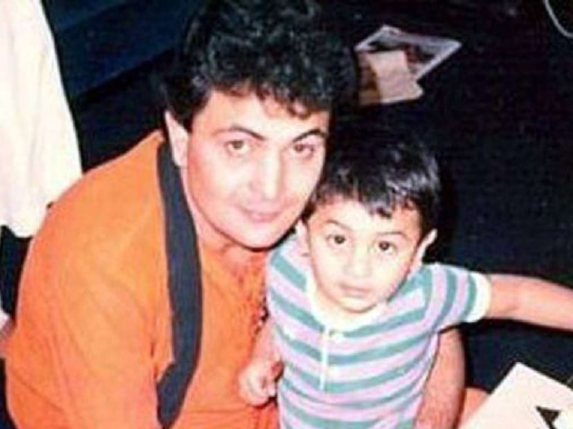 রণবীরের কথায়, ‘‘ছেলে হয়ে জন্মানোর সঙ্গে সঙ্গেই আপনাকে শেখানো হবে, আপনগার মনোবল বেশি। শক্ত হতে হবে। বেশি বলতে নেই, নিজের মনে কথা প্রকাশ করতে নেই। তাই আমি ঠিক জানি না, আদৌ বাবার মৃত্যু নিয়ে কাছের কারও সঙ্গে সেভাবে কথা বলেছি কিনা।’’