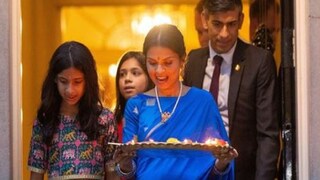 নিজের জন্মভূমিতে পরিবারের সঙ্গে আলোর উৎসবে মাতলেন ব্রিটেনের প্রধানমন্ত্রী; যোগ দিলেন আরতিতেও (Photo: Rishi Sunak/Instagram)