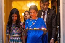 নিজের জন্মভূমিতে পরিবারের সঙ্গে আলোর উৎসবে মাতলেন ব্রিটেনের প্রধানমন্ত্রী