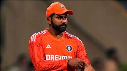 আর মাত্র একটা ওডিআই ম্যাচে খেলতে দেখা যাবে রোহিত শর্মাকে! এমন খবর শুনে মনটা খারাপ হয়ে গেল তো! হিটম্যানের ব্যাটিং দেখা কোনও সিনেমা দেখার থেকে কম কিছু তো নয়। আর মাত্র একটা ওডিআই ম্যাচে খেলতে দেখা যাবে রোহিত শর্মাকে! এমন খবর শুনে মনটা খারাপ হয়ে গেল তো! হিটম্যানের ব্যাটিং দেখা কোনও সিনেমা দেখার থেকে কম কিছু তো নয়।