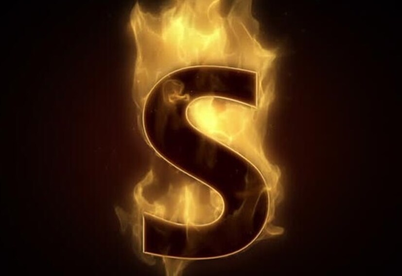 প্রাথমিক গুণাবলী: যাঁদের নামের আদ্যক্ষর S হয়, তাঁরা সাধারণত বন্ধুত্বপূর্ণ এবং খোলা মনের হন। তাঁদের ব্যবহারও অত্যন্ত সুন্দর। সহজাত ভাবেই তাঁরা অন্যদের প্রতি আকৃষ্ট হয়ে থাকেন। সব কিছু তাঁরা মাথা ঠান্ডা করে ধৈর্য ধরে শোনেন। নিজের চারপাশে থাকা মানুষগুলির যাতে কোনও অসুবিধা না হয়, সব সময় সেদিকে লক্ষ্য রাখেন তাঁরা।