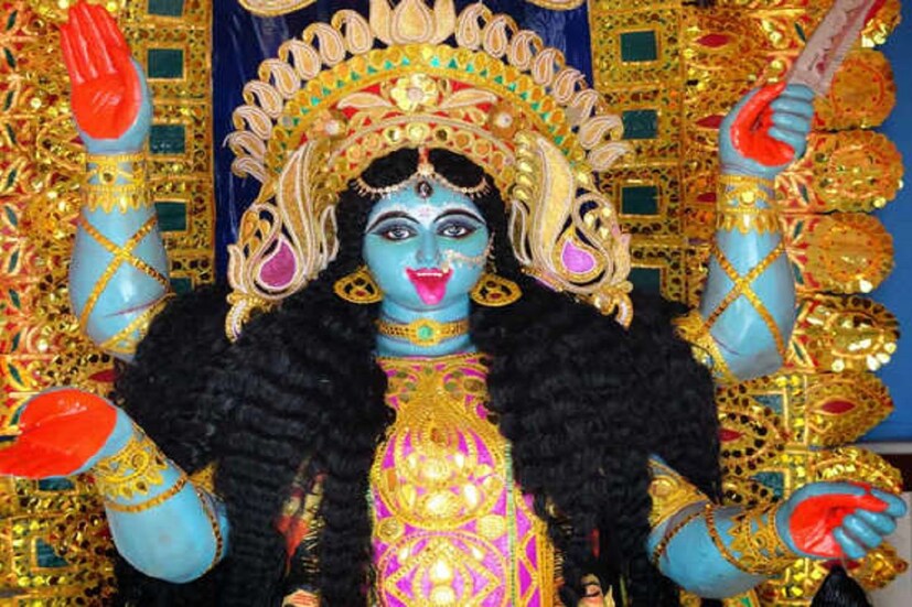 নির্জলা উপোস করলে সারাদিনে মাঝে মধ্যেই ঘাড়ে, মাথায় ও চোখে মুখে জলের ঝাপটা দিন। এতে শরীরের আদ্রতা বজায় থাকবে। ক্লান্তি আসবে না!photo source collected 