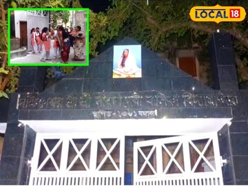 স্কুলে হুমকি ছাত্রীদের
