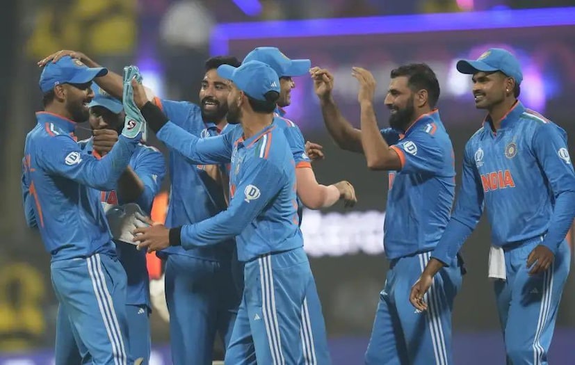 শামি আরও বলেন, ওই ব্যক্তি নিজেও আন্তর্জাতিক ক্রিকেটে খেলেছেন। তার পরও কী করে তিনি এমন কথা বললেন কে জানে! 