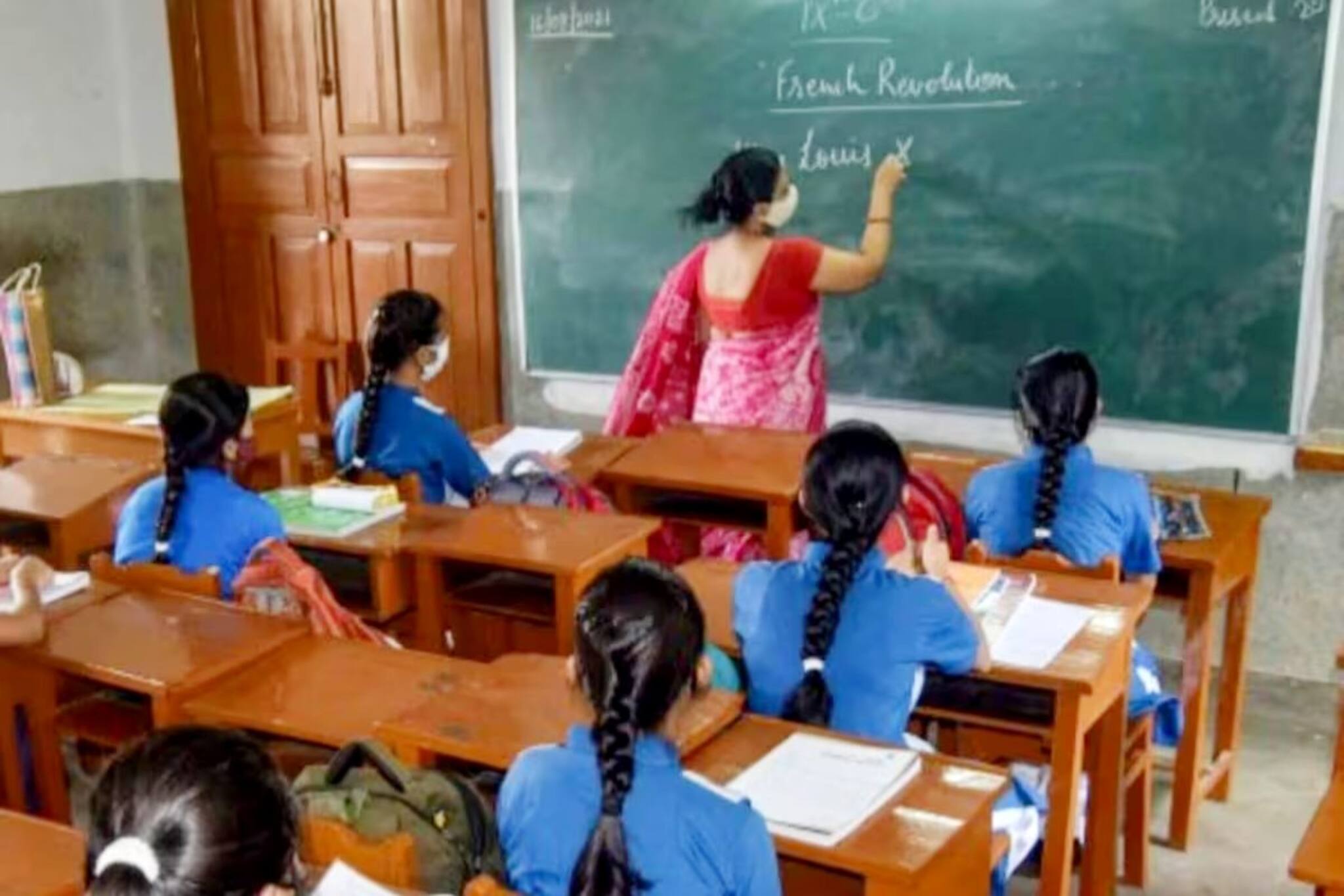 গ্রামে শিক্ষকতা শুনে আর 'নাক সিঁটকানো' নয়! কড়া ব্যবস্থা নিতে চলেছে রাজ্য সরকার