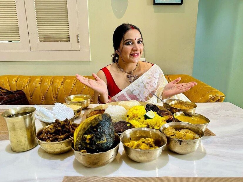 অন্তঃসত্ত্বা অভিনেত্রীর প্রতিটা আপডেট জানার জন্য মুখিয়ে রয়েছেন ভক্তরা৷ মাতৃত্বের সুন্দর মুহূর্তের নানা ছবি অনুরাগীদের সঙ্গেও ভাগ করে নেন রাজ ঘরণী৷ কিছুদিন আগেই খেলেন নয় মাসের সাধ। সাধের প্রতিটা ছবি সোশ্যাল মিডিয়ায় শেয়ার করে নেন নায়িকা৷