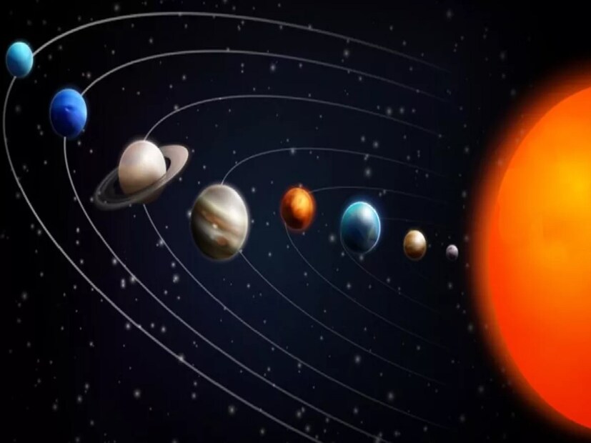 Surya Gochar-Lucky Zodiacs: সূর্য এখানে বসবে বুধ ও মঙ্গল গ্রহের সঙ্গে। তাদের উপরও শনির দৃষ্টির প্রভাব থাকবে। এই কাকতালীয় এবং পরিবর্তনের প্রভাব মিশ্র হবে। 