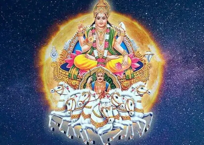 জ্যোতিষ বিশ্বাস অনুযায়ী এই বিরল অবস্থানের ফলে ১২টি রাশির জাতক-জাতিকার উপর প্রভাব পড়বে।এই অবস্থান দ্বাদশ রাশিচক্রের উপর নানা রকম প্রভাব বিস্তার করবে। তবে কোনও কোনও রাশির উপর সব থেকে বেশি প্রভাব পড়বে। সেই রাশির জাতক-জাতিকার জীবনে বড় রকম পরিবর্তন আসতে পারে। দেখে নেওয়া যাক, ত্রিগ্রহী যোগ কোন কোন রাশির ভাগ্য দেবে বদলে— 