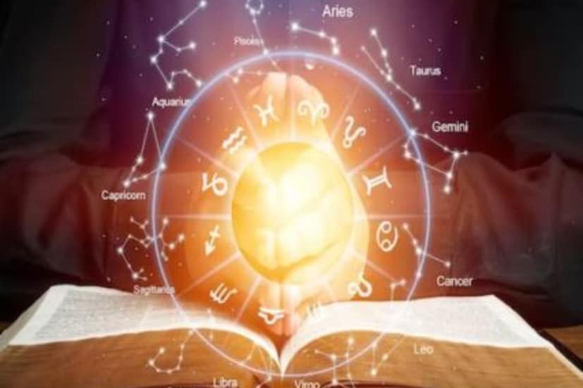 Surya Gochar-Lucky Zodiacs: মিথুন- আপনার আর্থিক অবস্থা ভালো থাকবে। কর্মজীবনে উন্নতি হবে। সম্পত্তি সংক্রান্ত সমস্যার সমাধান হবে। খাদ্য সামগ্রী দান করুন। আপনার শুভ রং সবুজ এবং শুভ সংখ্যা ৭।