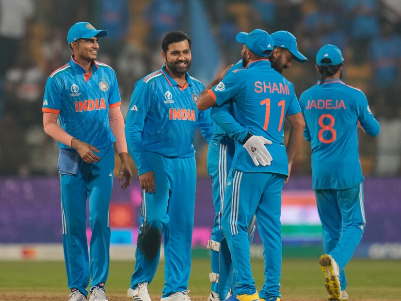 বেঙ্গালুরুতে বিশ্বকাপের গ্রুপ পর্বের শেষ ম্যাচে নেদারল্যান্ডসের বিরুদ্ধে ১৬০ রানের দুরন্ত জয় পেয়েছে ভারতীয় দল। ম্যাচে প্রথমে ব্যাট করে ৪১০ রান করে টিম ইন্ডিয়া। জবাবে ২৫০ রানে অলআউট হয়ে যায় নেদারল্যান্ডস। (Photo Courtesy- AP)