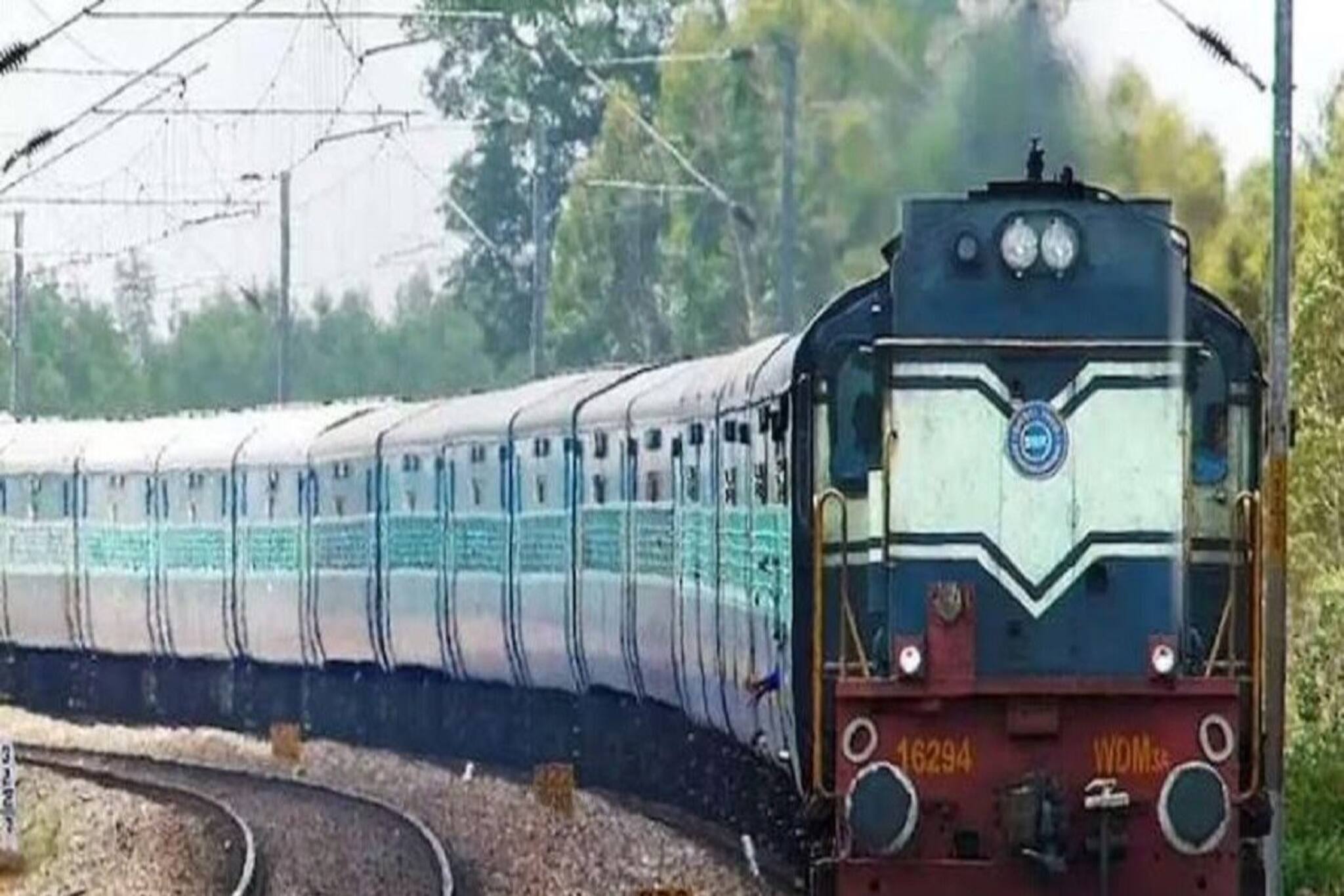 ছট পুজোয় যাত্রীদের বিরাট উপহার রেলের! হাওড়া-শিয়ালদহ রুটে ছুটবে ১৮৫ ট্রেন! জানুন