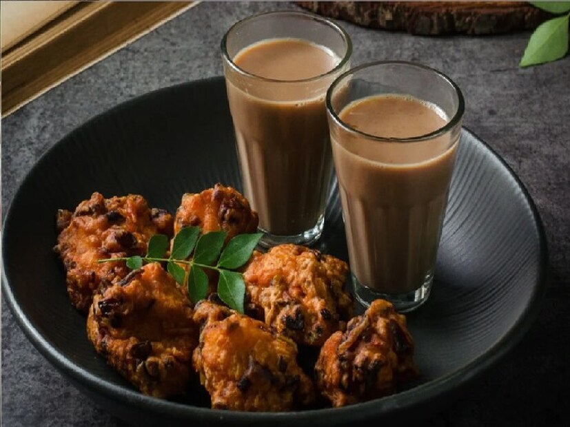 *নোনতা শরীরের জন্য কতটা অস্বাস্থ্যকর: এক কথায় এর উত্তর হল, পুরোটাই অস্বাস্থ্যকর। স্বাস্থ্যকর উপাদানের লেশমাত্র এতে নেই। নোনতা এবং প্যাকেটজাত খাবারে অত্যধিক মাত্রায় নুন, ফ্যাট এবং অ্যাডিটিভস থাকে। এসব নিয়মিত শরীরে গেলে রক্তচাপ এবং কোলেস্টেরল বাড়তে পারে। এমনকী ডায়াবেটিসে আক্রান্ত হওয়ার সম্ভাবনাও উড়িয়ে দেওয়া যায় না। সংগৃহীত প্রতীকী ছবি।