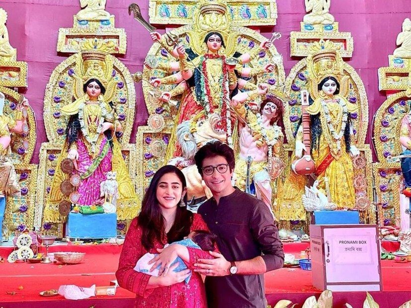 তারপর থেকেই বিজয়া হোক বা বিশেষ কোনও মুহূর্ত, ধীরকে সঙ্গে নিয়েই নিজেদের ছবি অনুরাগীদের সঙ্গে ভাগ করে নেন ঋদ্ধিমা-গৌরব। 