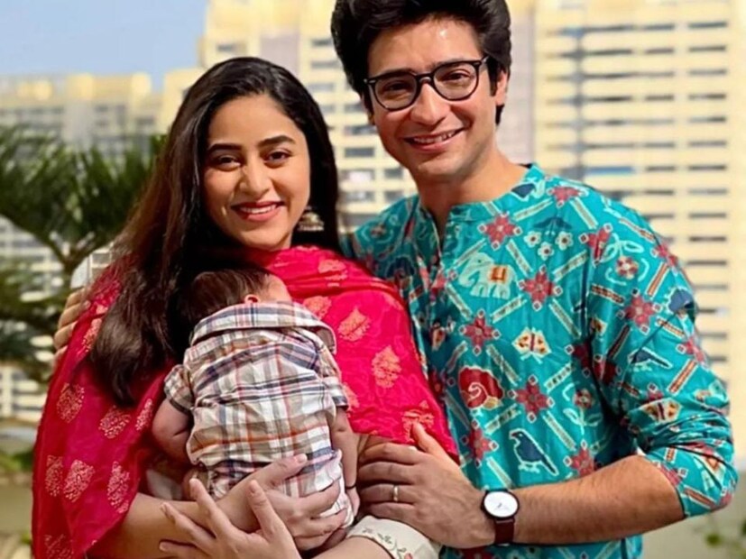 ১৬ সেপ্টেম্বর জন্ম হয়েছে তাঁদের ছেলের, নাম রাখা হয়েছে ধীর। পুজোর সপ্তমীতে তারকা দম্পতি ছেলের নাম শেয়ার করে ছিলেন স্যোশাল মিডিয়ায়। 