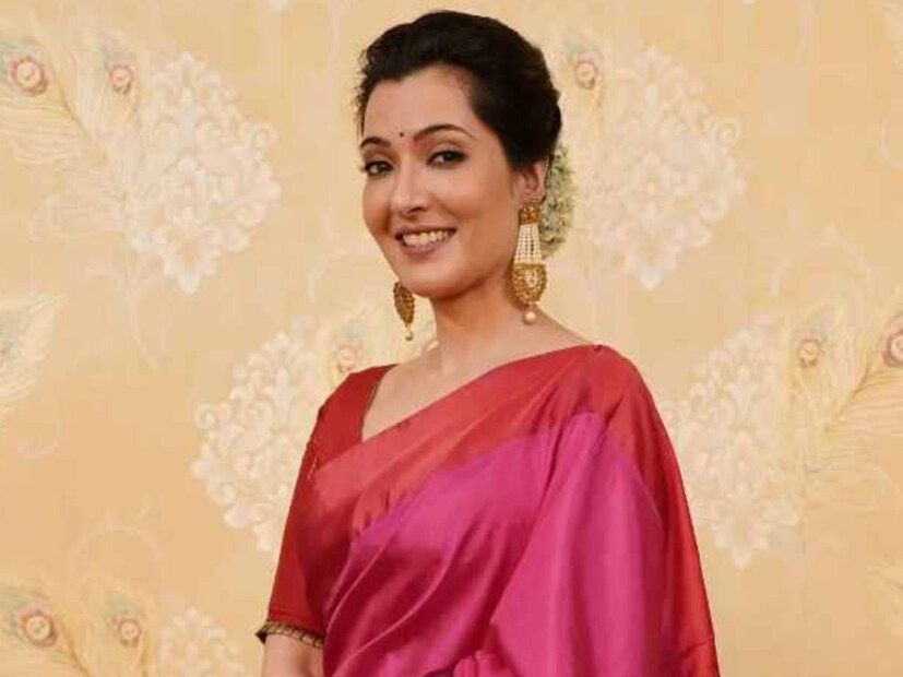তিনি আর কেউ নন টলিপাড়ার অত্যন্ত পরিচিত মুখ অর্পিতা চট্টোপাধ্যায়। শিশু দিবস উপলক্ষে তিনি তাঁর অনুরাগীরাদের সঙ্গে তাঁর ছোটবেলার ছবি ভাগ করে নিয়ে ছিলেন স্যোশাল মিডিয়ায়।