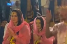 বারাণসীতে গঙ্গা আরতি করলেন সানি লিওনি, রইল ভিডিও