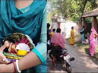 শ্বশুর বাড়ির সামনেই ধর্না গৃহবধূর!