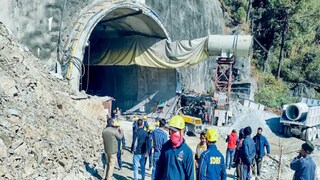 উত্তরকাশীতে সুড়ঙ্গে আটকে ৪১ শ্রমিক