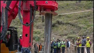 শ্রমিকদের উদ্ধার কীভাবে, বিকল্প পথের কথাও খতিয়ে দেখছেন উদ্ধারকারীরা৷ ছবি- পিটিআই শ্রমিকদের উদ্ধার কীভাবে, বিকল্প পথের কথাও খতিয়ে দেখছেন উদ্ধারকারীরা৷ ছবি- পিটিআই