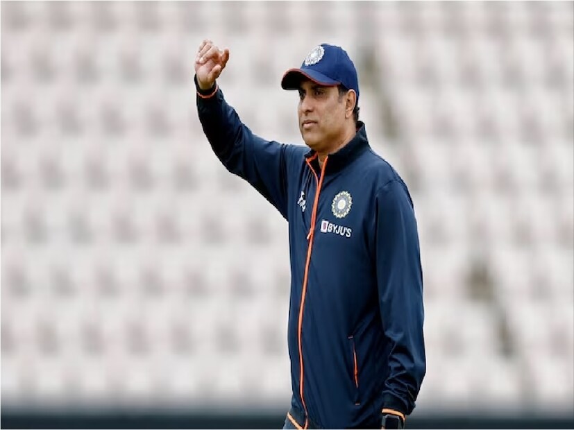 লক্ষ্মণের পাশাপাশি আরও একজনের নাম অবশ্য ভেসে উঠছে। তিনি রবি শাস্ত্রী। ভারতীয় ক্রিকেটে ক্রাইসিস ম্যান নামে যিনি পরিচিত! ২০০৭ সালে তিনি ছিলেন অন্তর্বর্তী হেড কোচ, ২০২৪-০৬ পর্যন্ত ছিলেন দলের টিম ডিরেক্টর। ২০১৭-২১ পর্যন্ত তিনি ছিলেন হেড কোচ। 