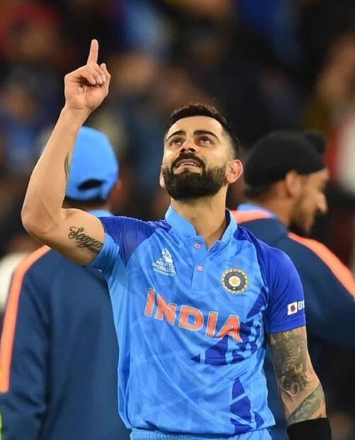 এবার বিশ্বকাপ ফাইনালে কিন্তু বিরাট কোহলি হাফ সেঞ্চুরি করলেন। আর সমর্থকরা এখন তাঁর ব্যাট থেকে সেঞ্চুরিও আশা করছেন।