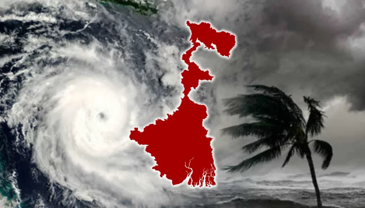 মঙ্গলবার বঙ্গোপসাগরে ঘনাবে ঘোর নিম্নচাপ৷ বৃহস্পতিবারের মধ্যে সেই নিম্নচাপ শক্তি বাড়িয়ে পরিণত হবে গভীর নিম্নচাপে। এই নিম্নচাপের প্রভাবে রাজ্যের উপকূল ও উপকূল সংলগ্ন জেলাগুলিতে প্রবল বৃষ্টির সম্ভাবনা। মধ্য বঙ্গোপসাগর ও সংলগ্ন দক্ষিণ বঙ্গোপসাগরে বৃহস্পতিবার এই নিম্নচাপ শক্তি বাড়িয়ে অতি গভীর নিম্নচাপে পরিণত হবে। গতি পরিবর্তন করে উত্তর বঙ্গোপসাগরের দিকে আসতে পারে। এর প্রভাবে বুধবার থেকে বৃষ্টির সম্ভাবনা রাজ্যের উপকূলে। উপকূল ও সংলগ্ন জেলা গুলিতে বৃষ্টির সম্ভাবনা বৃহস্পতি ও শুক্রবার। তবে, আজ থেকেই কি আকাশে থাকবে কালো মেঘ? বিক্ষিপ্ত বৃষ্টি?