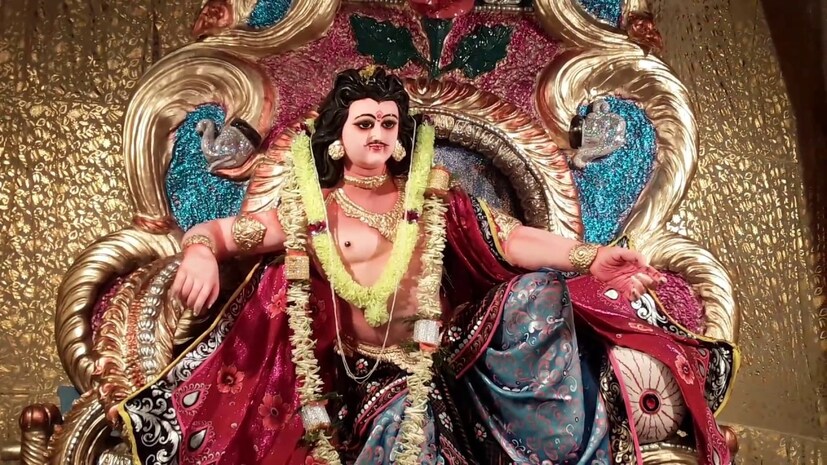 কালীপুজো ভাইফোঁটার পর এবার বাঙালির উৎসবের ক্যালেন্ডারে জ্বলজ্বল করছে কার্তিক পুজো ও জগদ্ধাত্রী পুজো।আবার একই সময়কালে পড়ছে রাস পূর্ণিমাও। সব মিলিয়ে বাংলায় ফের উৎসবের আমেজ। দেখে নেওয়া যাক, কার্তিক পুজোর সময়কাল কখন।