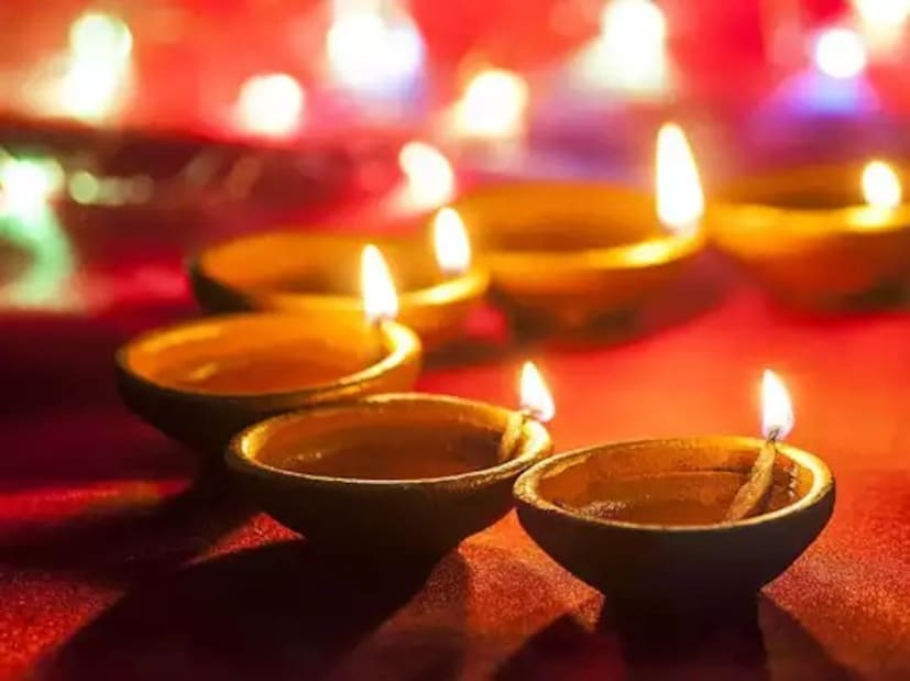 এ বছর ধনতেরস পালিত হবে ১০ নভেম্বর, শুক্রবার। সেদিন দুপুর ১২.৩৫ মিনিটে ত্রয়োদশী তিথি শুরু। এই পুণ্যতিথি থাকবে দুপুর ১.৫৭ মিনিট পর্যন্ত।