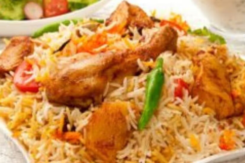 আমিষ রান্নায় তো বটেই। কেওড়ার জল ব্যবহার করা হয় ক্ষীর রান্নাতেও। রুটি, পরোটা বা পুরি তৈরির সময় আটা বা ময়দাতেও অনেকে স্বাদগন্ধের জন্য মিশিয়ে নেন এই জল।