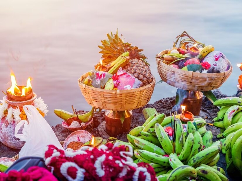 প্রসঙ্গত, আগে ছট পুজোয় শুধু ছুটি (Chhath Puja 2021) পেতেন যাঁরা পুজো করতেন তাঁরাই। এখন রাজ্য সরকারের সমস্ত কর্মীরাই ছটপুজোর (Chhath Puja 2021) ছুটি পান।