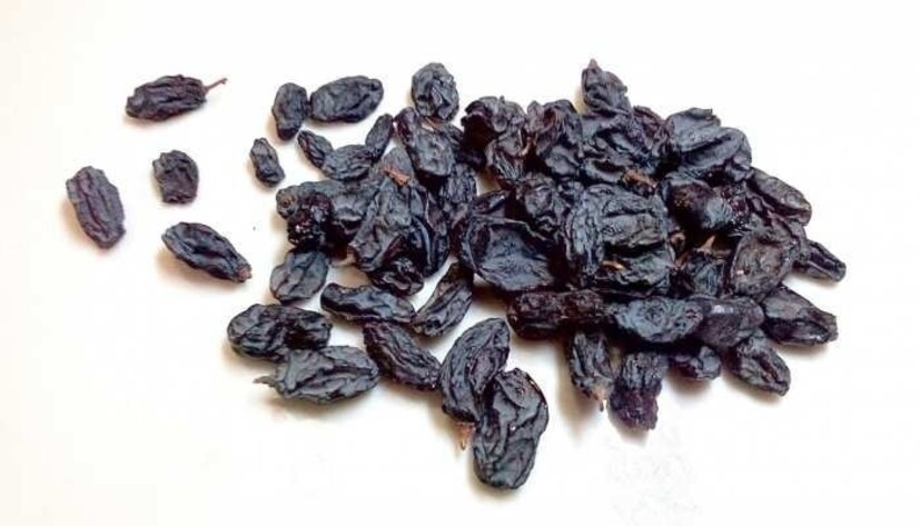 কালো কিশমিশে আছে প্রচুর ফাইবার৷ ফলে কোষ্ঠকাঠিন্যের মতো সমস্যায় এটি আরামদায়ক ও ফলপ্রসূ৷