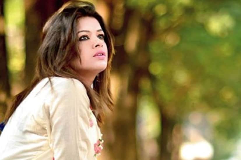 ইমন লিখেছেন, 'ঢাকায় আসছি কিন্তু হটস্টার চলছে না, আমি কি করে ওয়ার্ল্ড কাপ দেখব? সাজেশন দাও৷' গায়িকার পোস্টে অনেক মন্তব্য করেছেন৷ কীভাবে এই সমস্যার থেকে তাড়াতাড়ি বেরোনো যায়, তার সহজ উপায়ও জানিয়েছেন অনেকেই৷