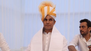 বিয়েতে ভেঙেছিলেন বলিউডের ছক, বিয়ের পর প্রথমবার জনসমক্ষেও রণদীপ হুডা সাদামাটা...