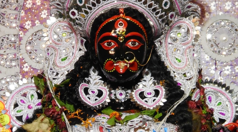 উপোস করলে রোদে যাবেন না! মানে ঘরের কাজ করুন। পুজোর কাজ করুন। কিন্তু রোদে বেশি ঘোরাঘোরি করবেন না। তাহলে ক্লান্তি কাটবে না! photo source collected 