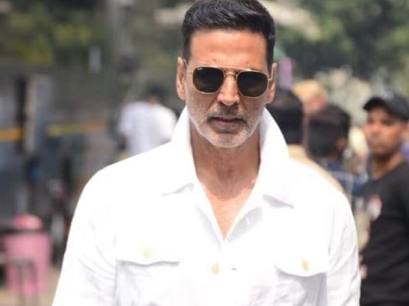 এত সংগ্রামের পর, অক্ষয় কুমার এখন আজকের যুগের সবচেয়ে ধনী অভিনেতাদের একজন যিনি মুম্বইতে একটি বিলাসবহুল বাংলোর মালিক যার মূল্য ৮০ কোটি টাকা। অক্ষয় কুমারের মোট সম্পত্তির পরিমাণ এখন ২৫০০ কোটি টাকা। গোয়া, কানাডা ও অন্যান্য জায়গায় তাঁর বাড়ি রয়েছে৷ 