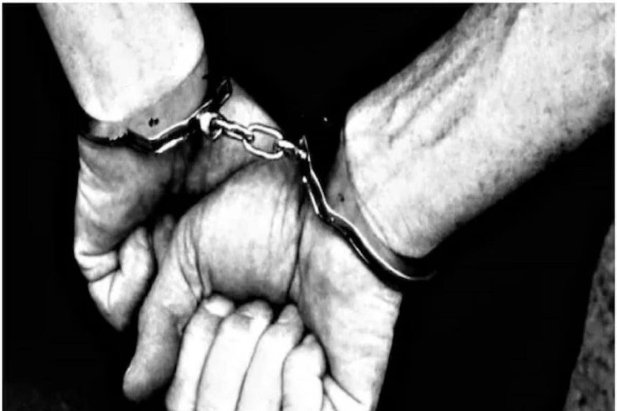 প্রাণের ঝুঁকি নিয়ে ছিনতাইকারীদের ধরে এলাকার হিরো দুই পুলিশ, বর্ধমানে উত্তেজনা