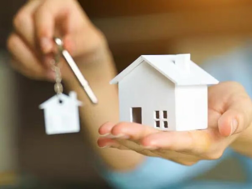 প্রত্যেক বাড়ি নির্মাণের জন্য ২ লাখ টাকা দেবে সরকার: এই প্রকল্পের সুবিধা পেতে গেলে আধার কার্ড, আয়ের শংসাপত্র, আবাসিক শংসাপত্র, ব্যাঙ্ক অ্যাকাউন্ট, পাসবুক, রেশন কার্ড, পাসপোর্ট ছবি ইত্যাদির মতো গুরুত্বপূর্ণ নথির প্রয়োজন। সুবিধাভোগীর তালিকায় নাম তুলতে পঞ্চায়েত প্রধান বা ব্লক অফিসের আধিকারিকদের সঙ্গে যোগাযোগ করতে পারেন যে কেউ।