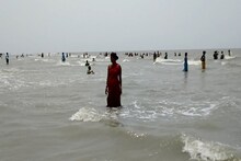 বকখালিতে সমুদ্র জানালায় উঁকি দিলেন শতাধিক কবি, দেখুন ভিডিও