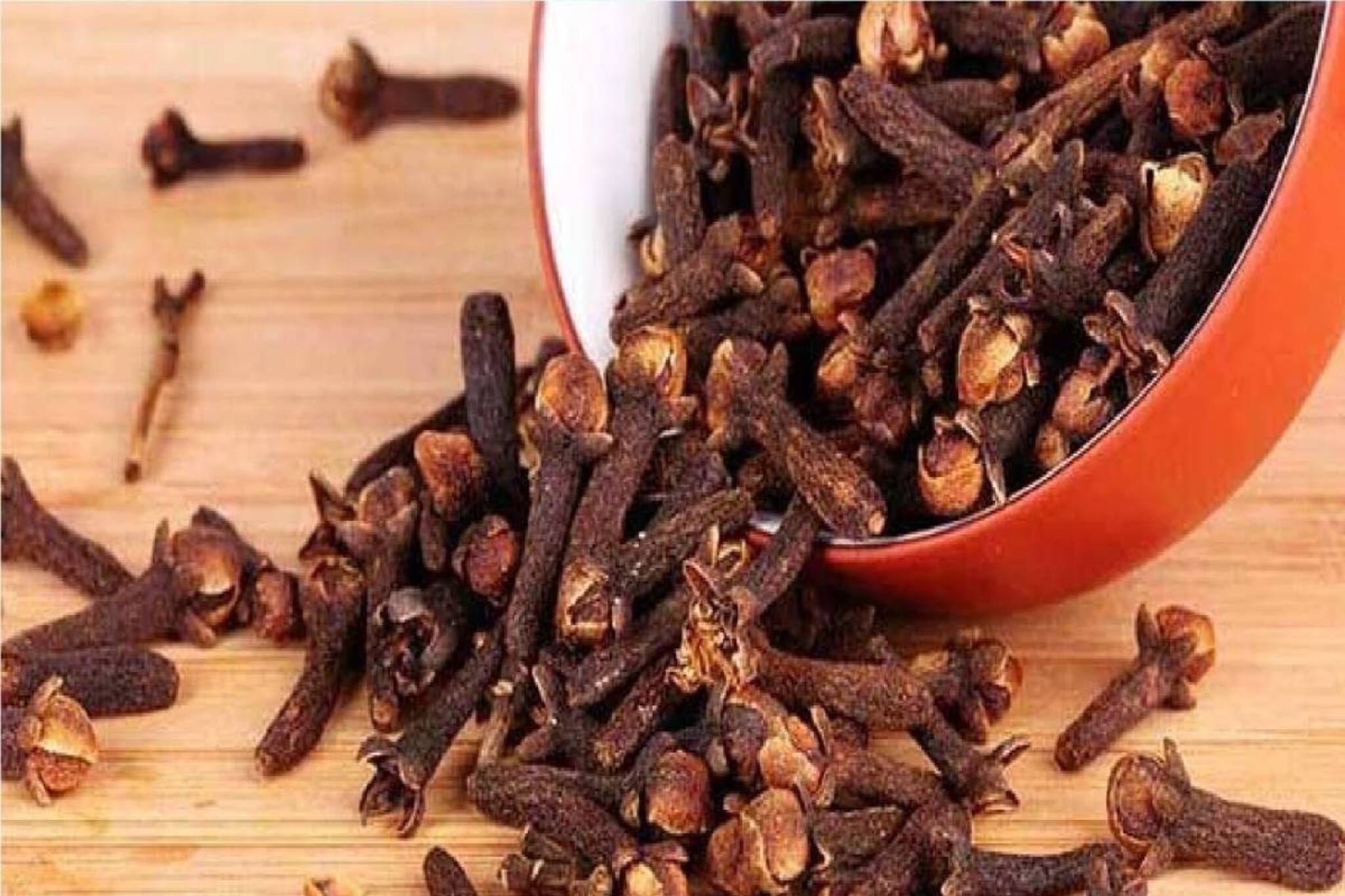 রান্নায় নয়, চিবিয়ে খেলেই ফিরে পাবেন হারানো যৌবন! পুরুষদের জন্য 'অমৃত' এই মশলা