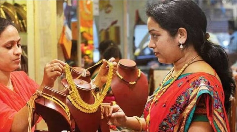 ধনতেরস ২০২৩: কোন কোন জিনিস কেনা উচিত?১. সোনার গয়না অথবা কয়েন
২. রুপোর গয়না অথবা কয়েন
৩. তামা, পিতল কিংবা রুপোর বাসনকোসন
৪. ফোন, ল্যাপটপ, টেলিভিশন, মাইক্রোওয়েভ, রেফ্রিজারেটর এবং অন্যান্য যন্ত্র-সহ ইলেকট্রনিক গ্যাজেট
৫. যানবাহন
৬. ঝাঁটা
৭. বাড়ি