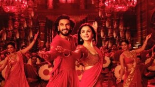 ‘ঢিন্ডোরা বাজে রে’ গানে নাচের দৃশ্যে ভয়ে হাত-পা ঠান্ডা হয়ে গিয়েছিল রণবীরের